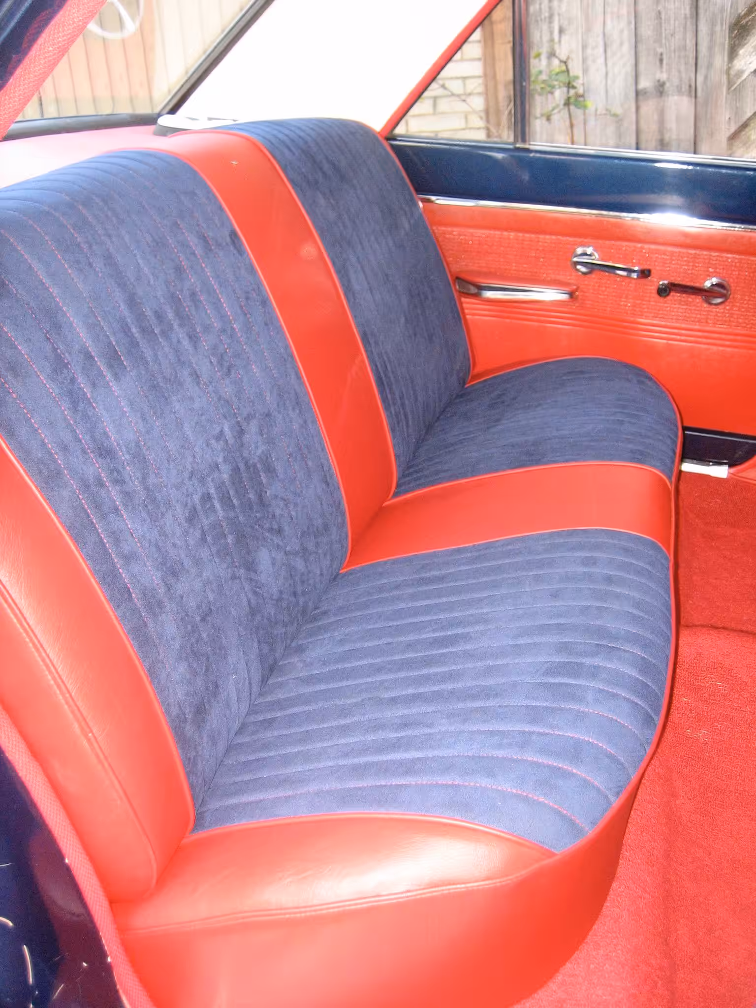 Cabrio-Sitze in rot-beigem Leder neu bezogen – Autosattlerei Wick Wil